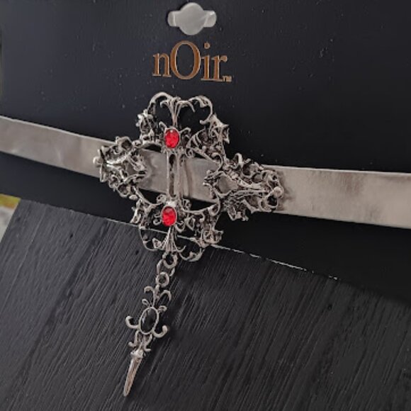 NOIR JEWELRY Goth Vampire Ornate Silver Blood Red/Black Crystals Choker Necklace - Picture 3 of 4